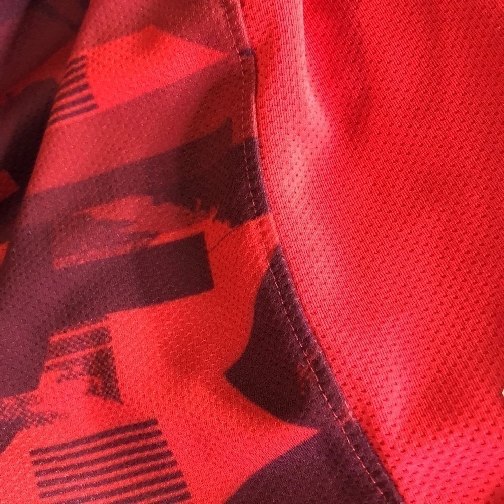 Under Armour basketball shorts elastic waist loose fit